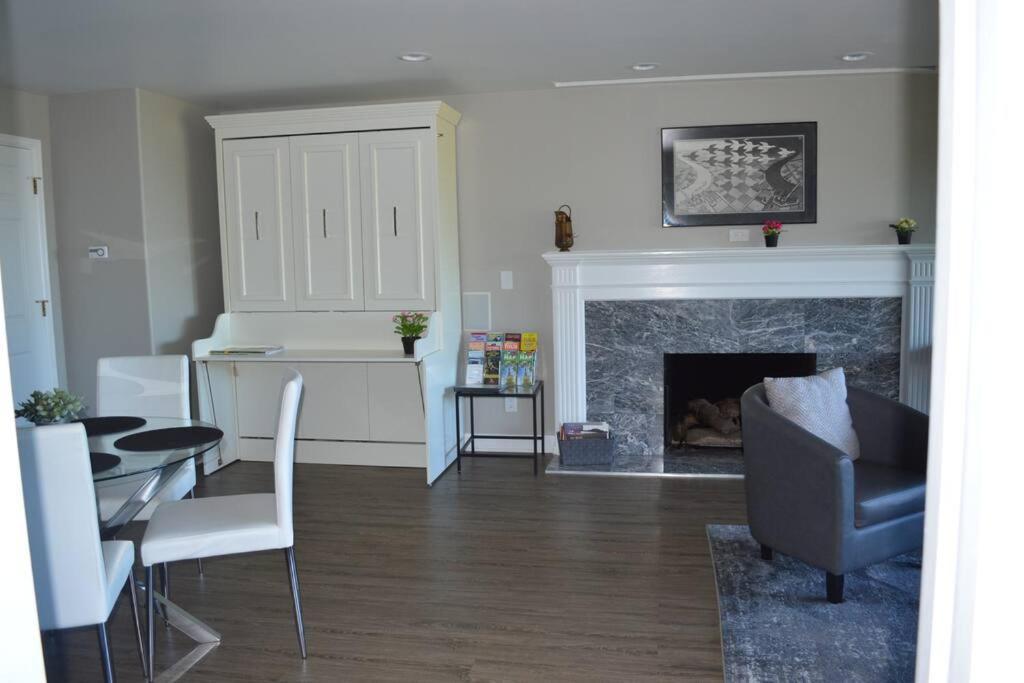 1-Bedroom Seaview Guesthouse On Seattle Luxury Estate With Views Of Olympic Mountains Exterior foto