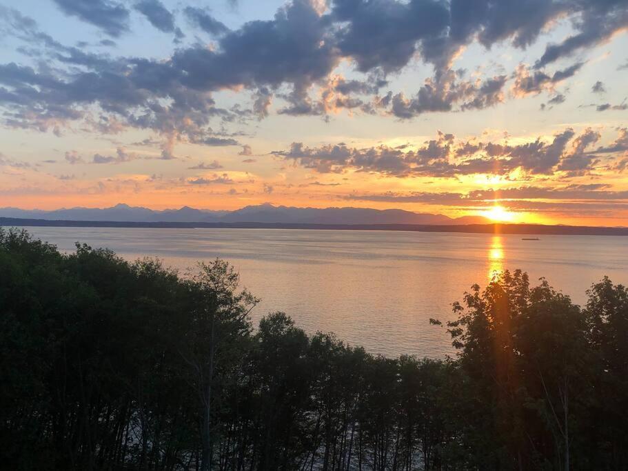 1-Bedroom Seaview Guesthouse On Seattle Luxury Estate With Views Of Olympic Mountains Exterior foto